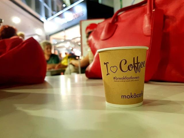 Quick coffee between trains | ph @carla_marchioro